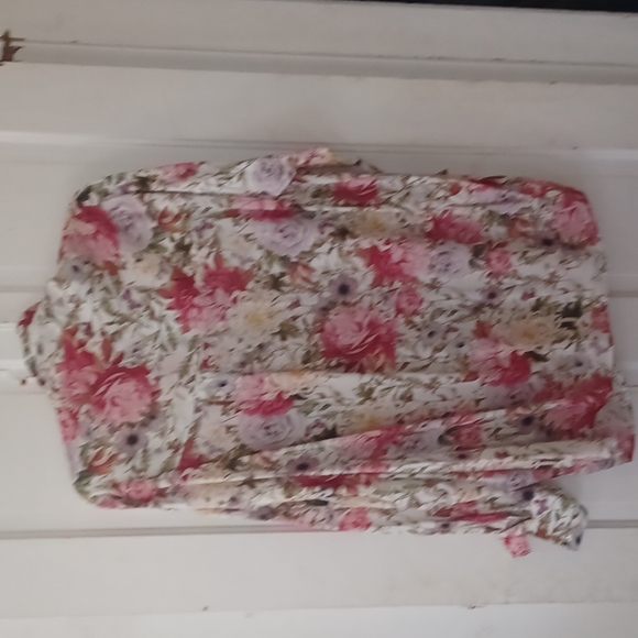 Zara women's size large floral blouse - Picture 3 of 3